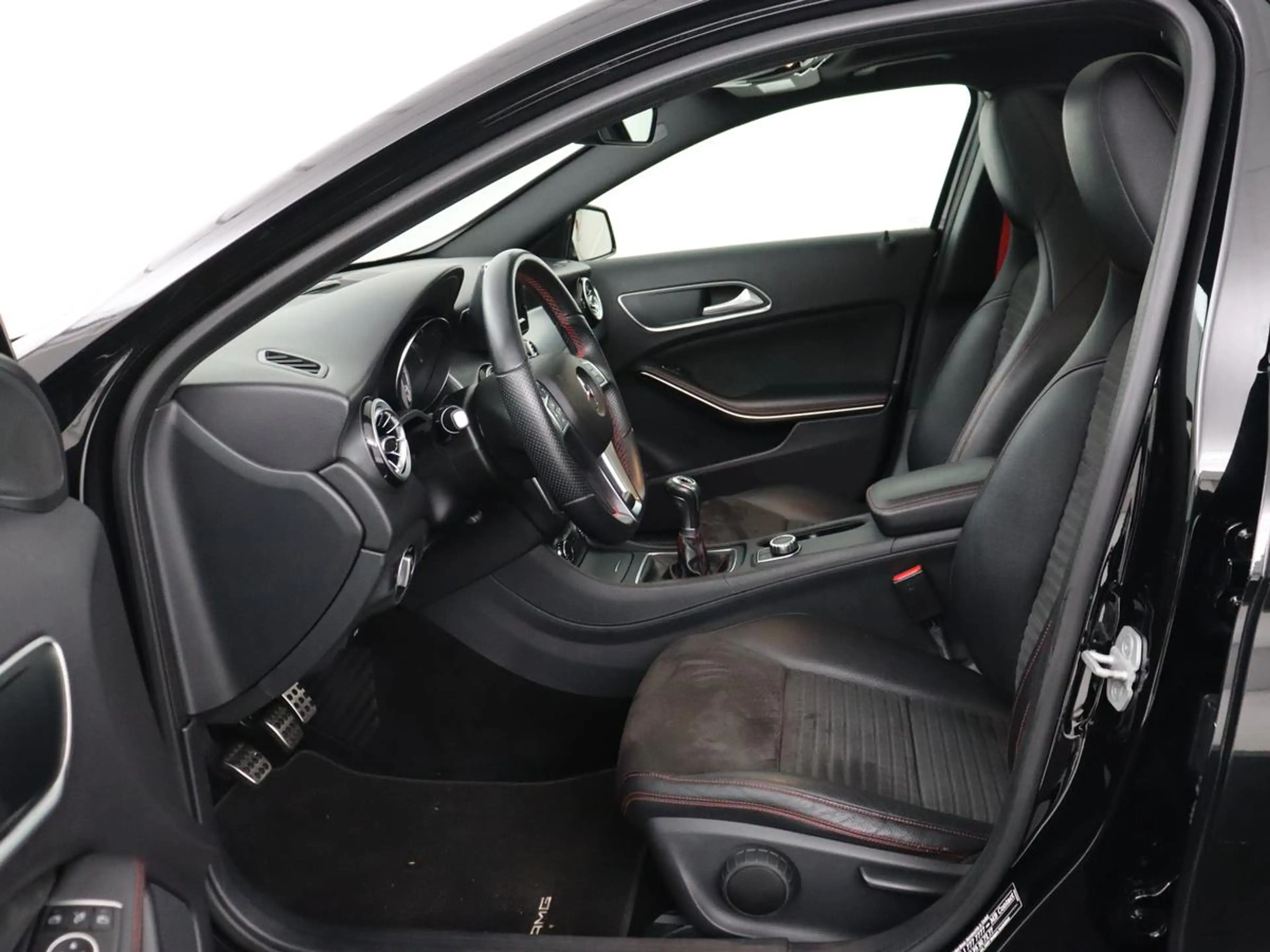 Mercedes-Benz GLA 200 AMG Line | Panoramadak | Stoelverwarming | Leder/A — photo 4