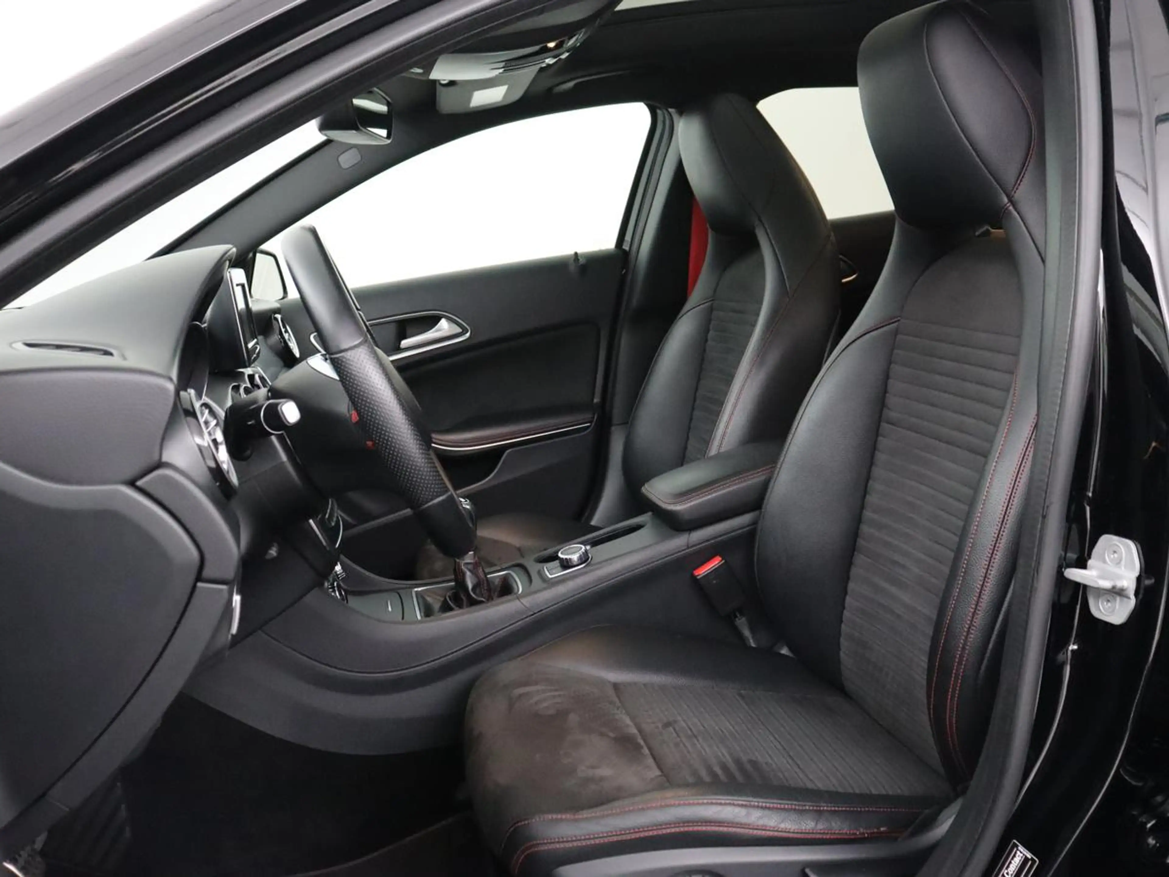Mercedes-Benz GLA 200 AMG Line | Panoramadak | Stoelverwarming | Leder/A — photo 5