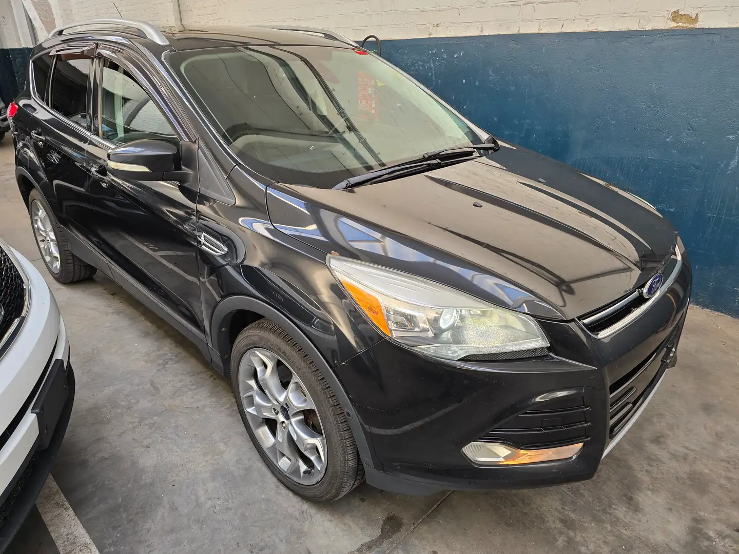 Ford Escape 1.6 L . exclusivement à l'export hors Europe. Noir - 1