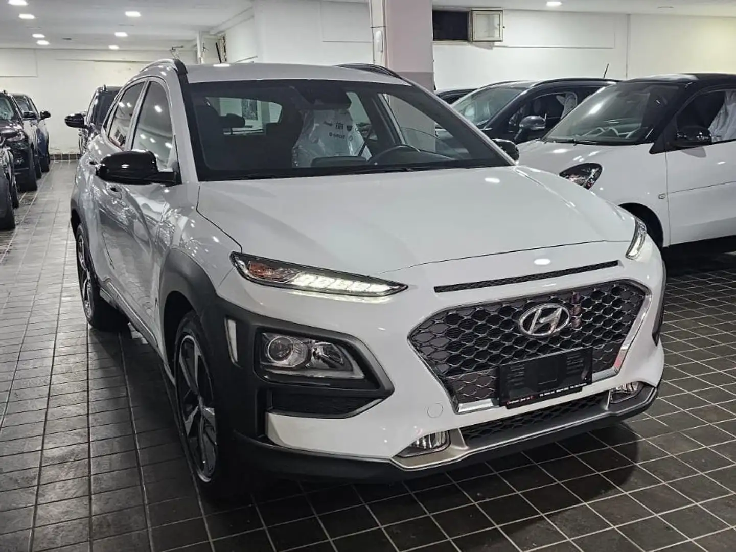 Hyundai KONA 1.6 CRDI XPOSSIBLE 2WD 136CV DCT AUTOMATICA Argento - 1