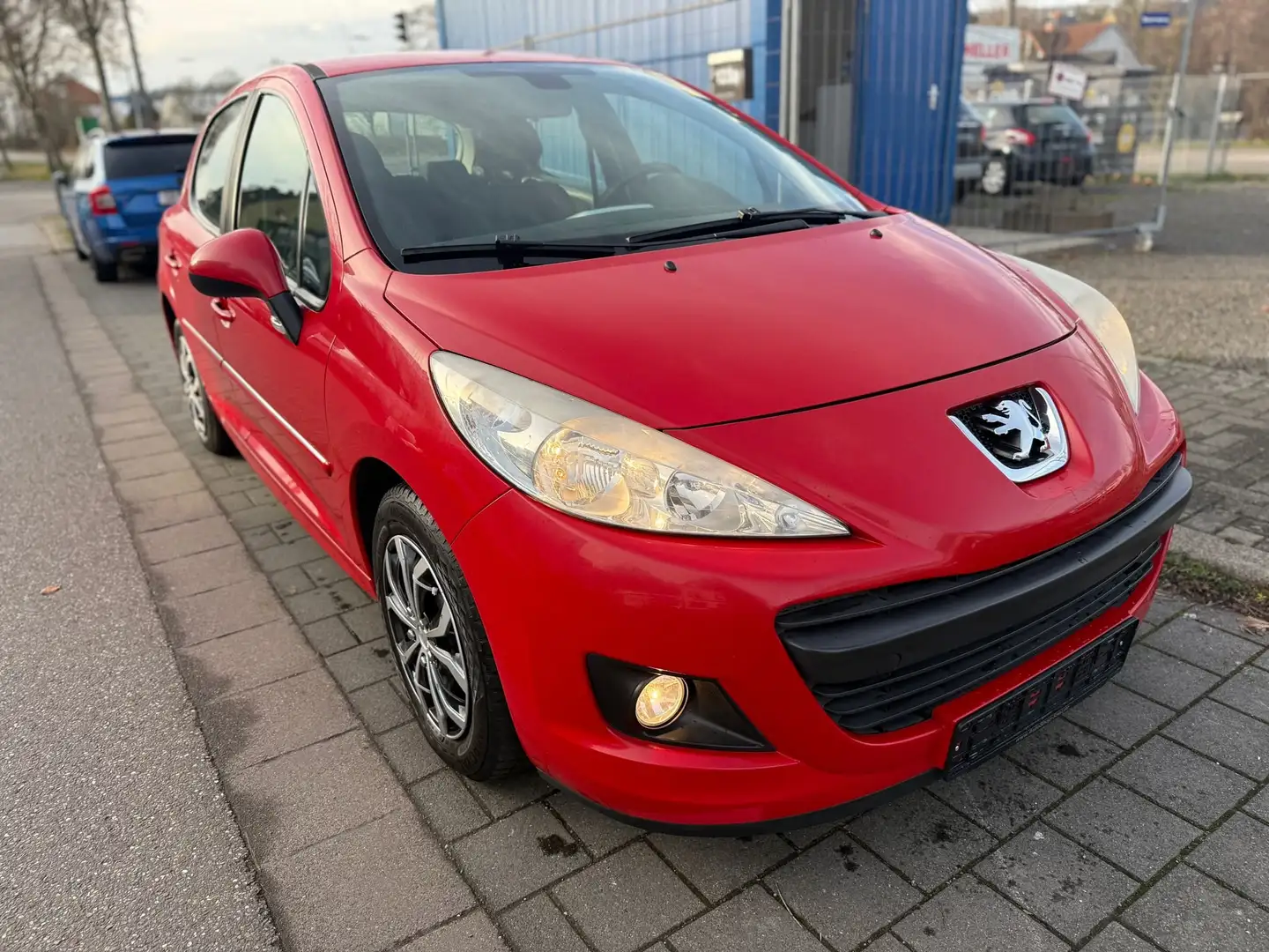 Peugeot 207 207 70 HDi FAP Tendance Rot - 1