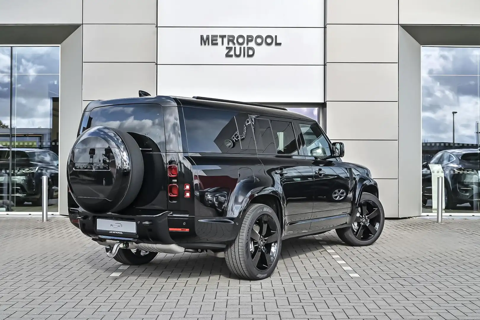 Land Rover Defender 130 D300 X-Dynamic SE AWD Auto Noir - 2