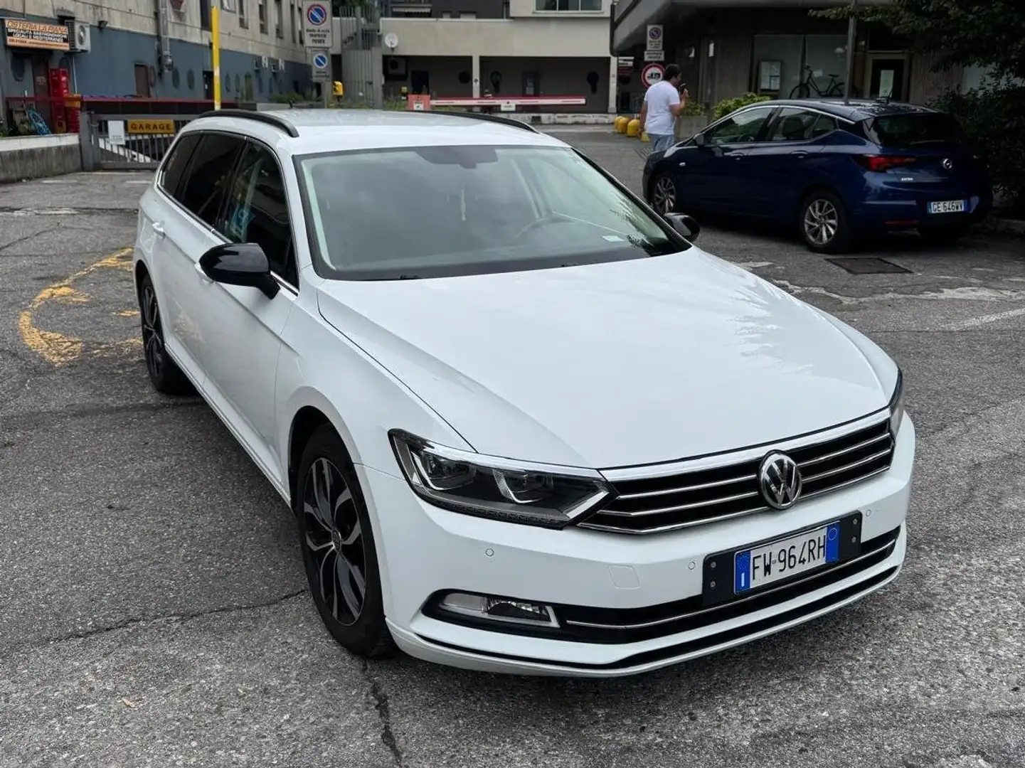 Volkswagen Passat Variant Passat Variant 2.0 tdi Executive 150cv dsg 7m Bianco - 1