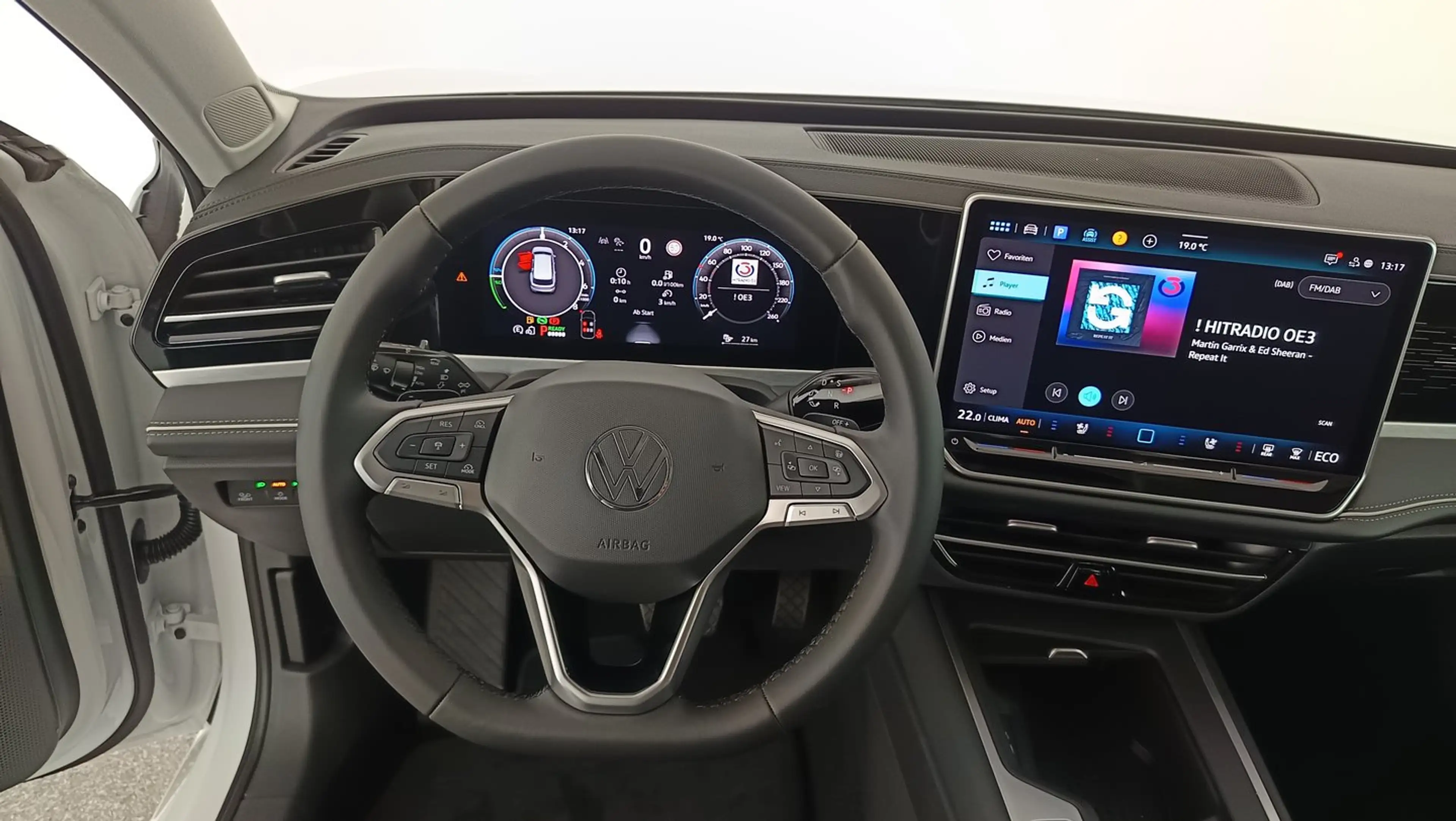 Volkswagen Passat Variant Business eHybrid 150kW — photo 14
