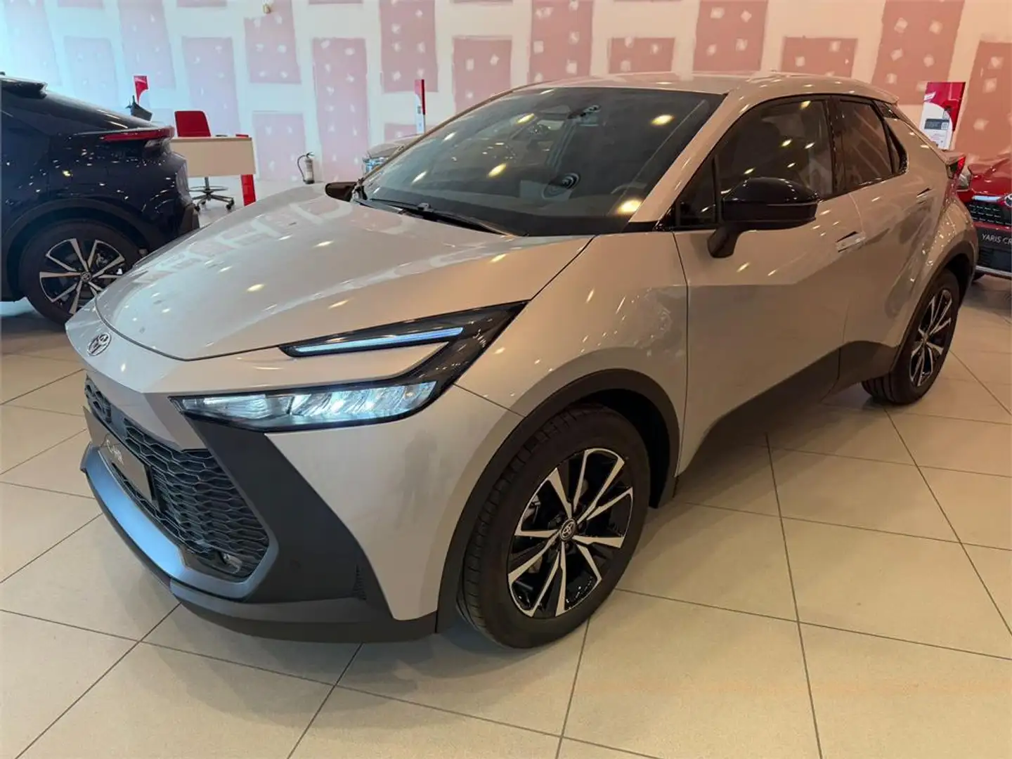 Toyota C-HR 2.0 220PH Advance - 1