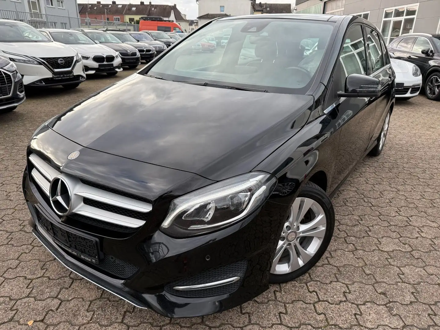 Mercedes-Benz B 200 Urban Automatik, PanoramaSSD, Teilleder Schwarz - 2