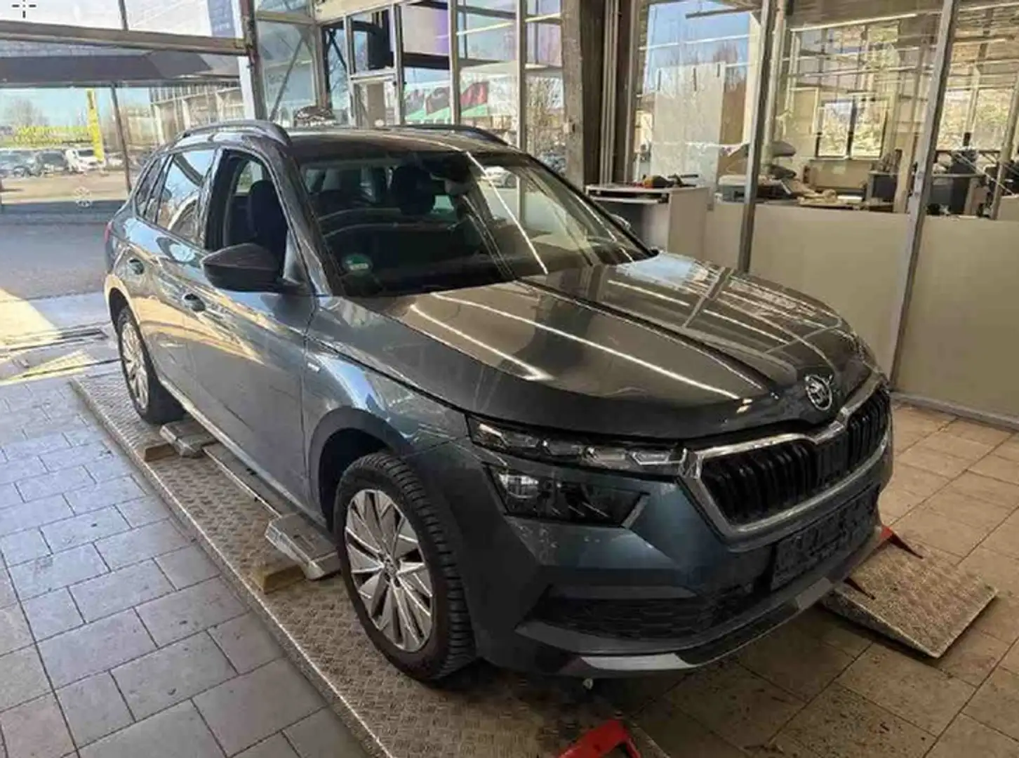 Skoda Kamiq 1.0 TSI Drive 125 Ahk, Rear-View Gris - 2