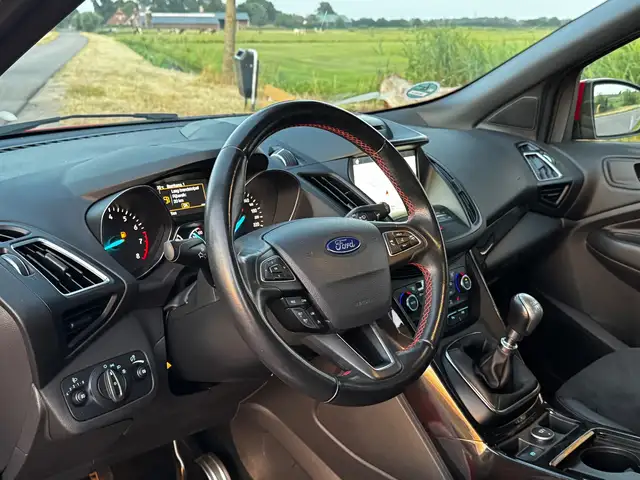 Ford Kuga view 3
