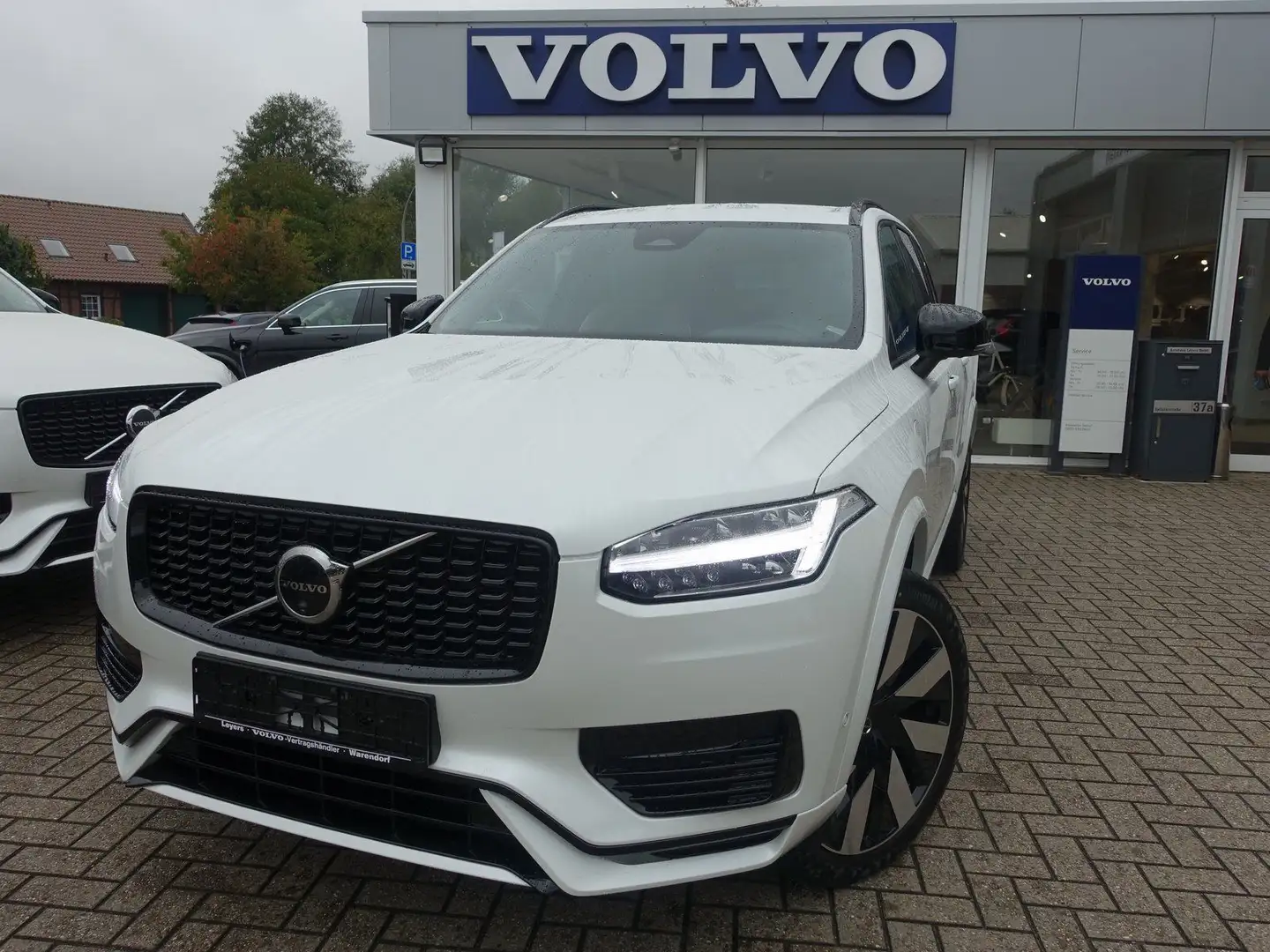 Volvo XC90 Plus Dark T8 AWD Plug-inHybrid/AHK/360°/H&K Weiß - 1