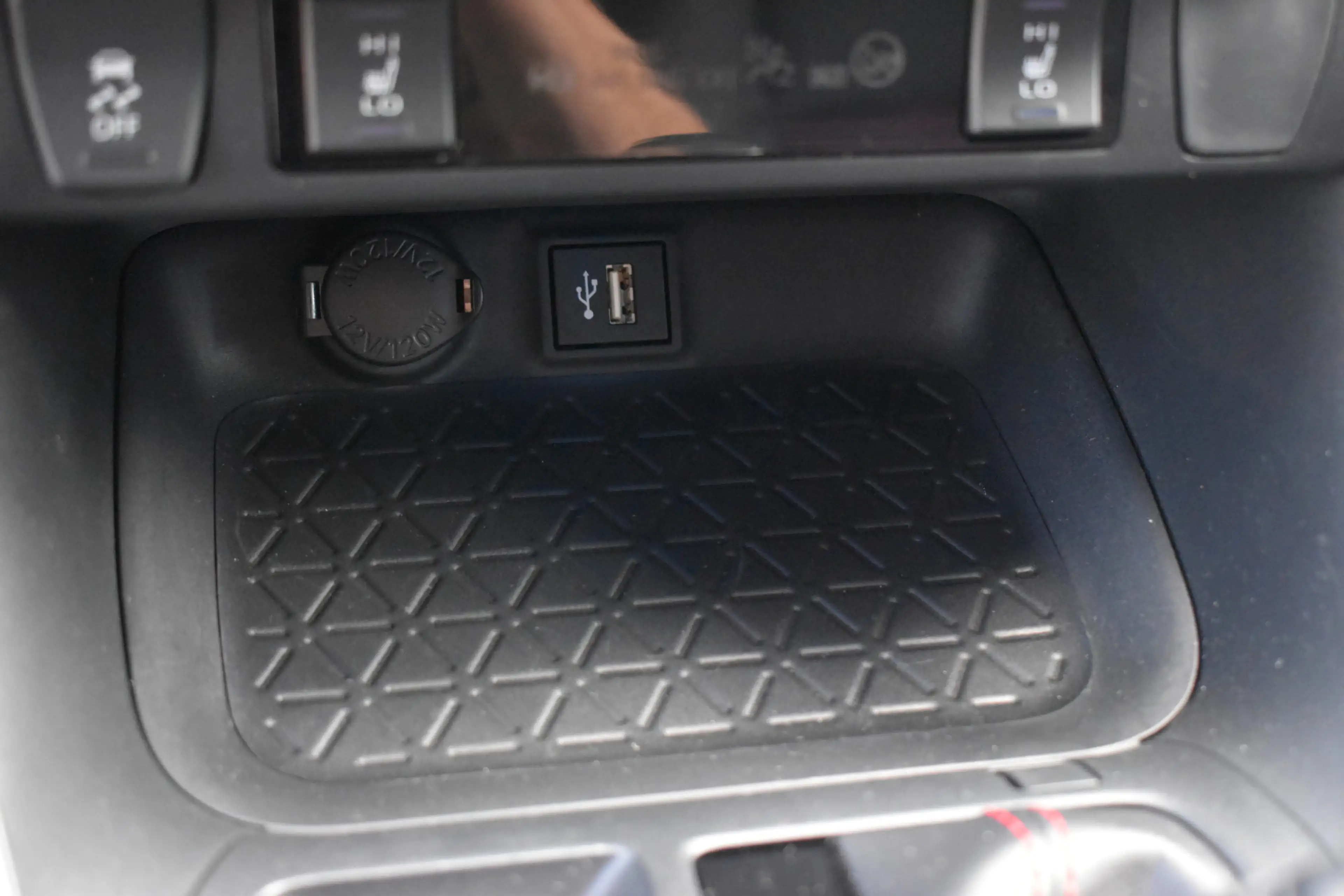 Toyota RAV 4 (Suzuki) 2.5 Plug-in Hybrid AWD Style Limited Auto — photo 15