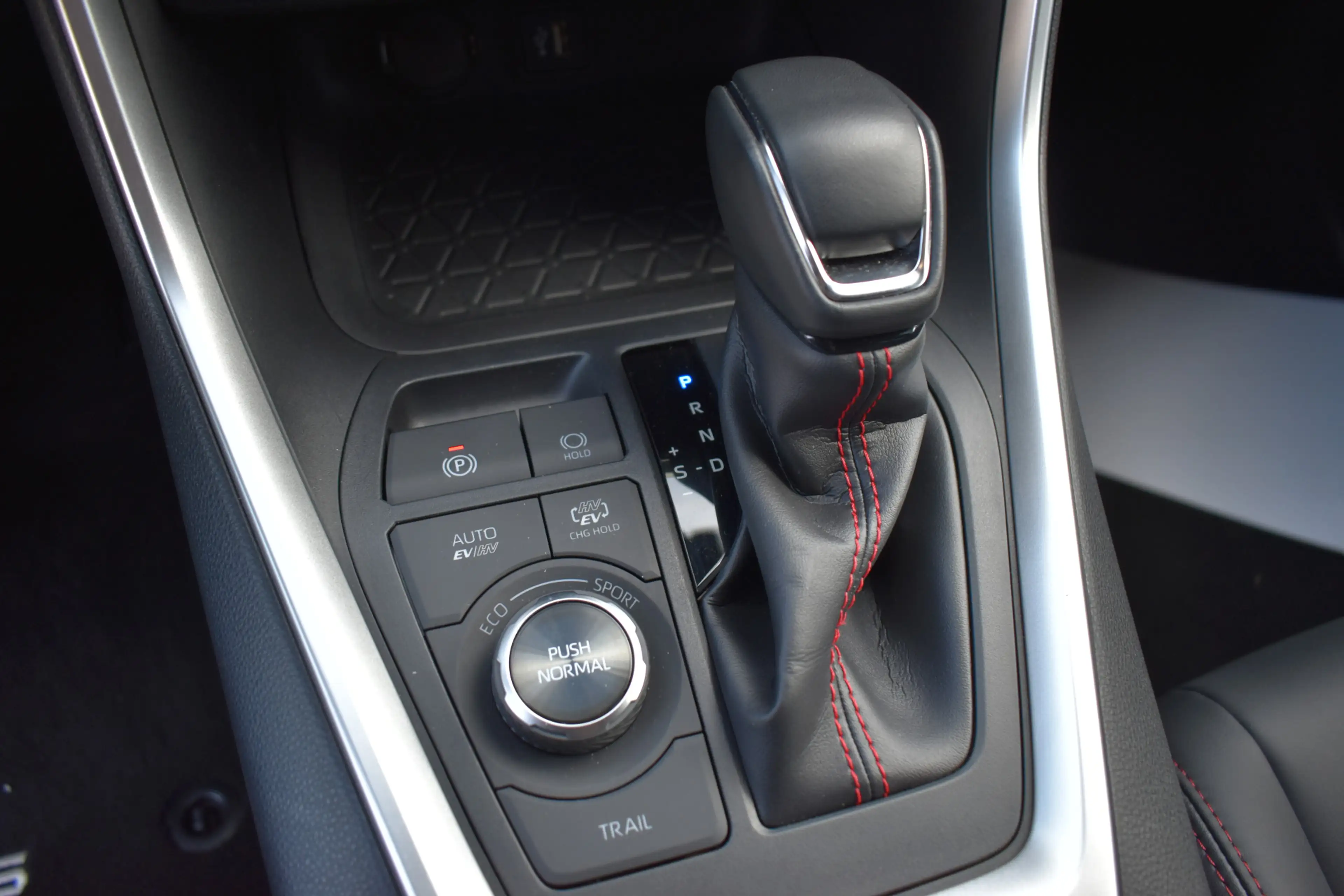 Toyota RAV 4 (Suzuki) 2.5 Plug-in Hybrid AWD Style Limited Auto — photo 4