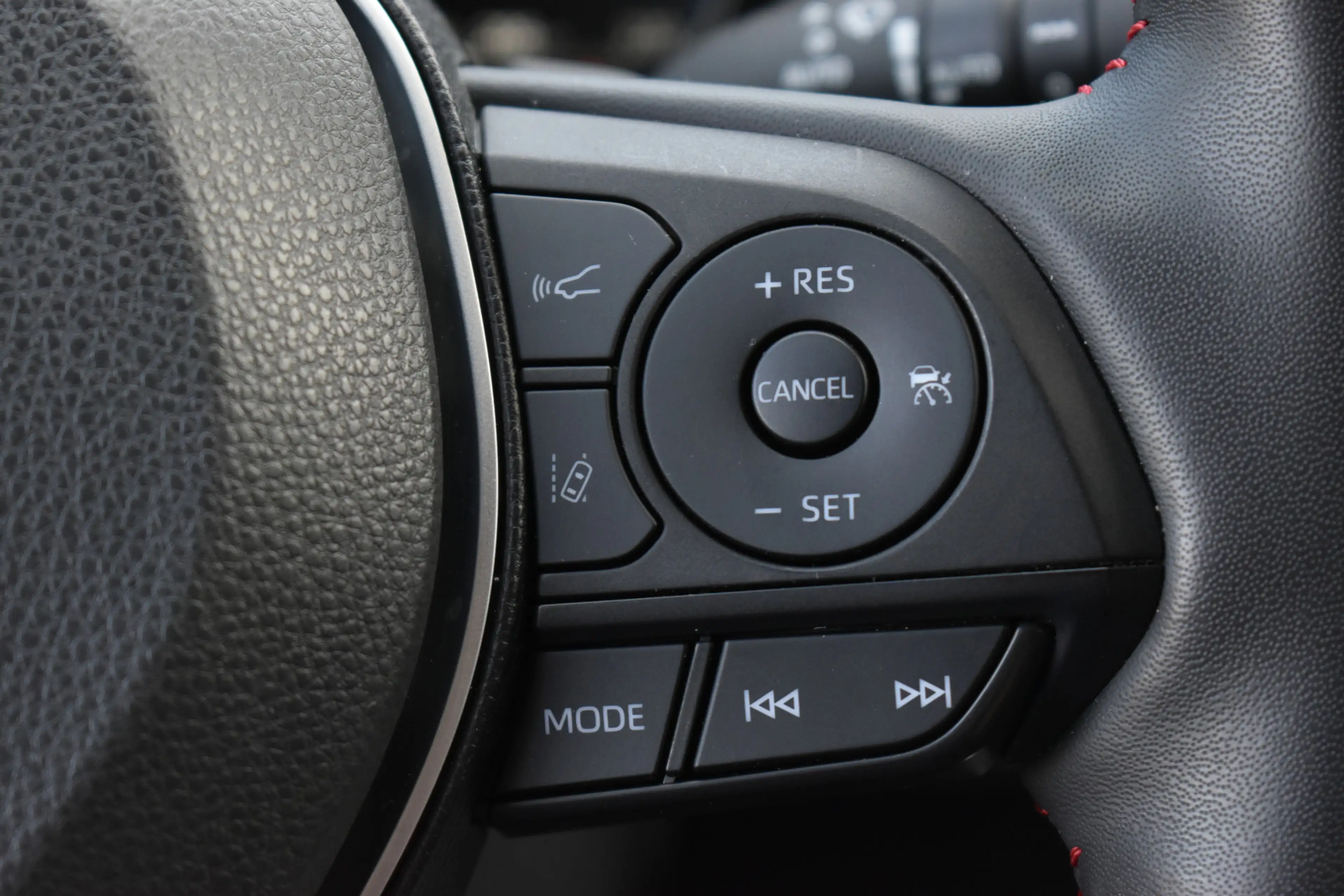 Toyota RAV 4 (Suzuki) 2.5 Plug-in Hybrid AWD Style Limited Auto — photo 8