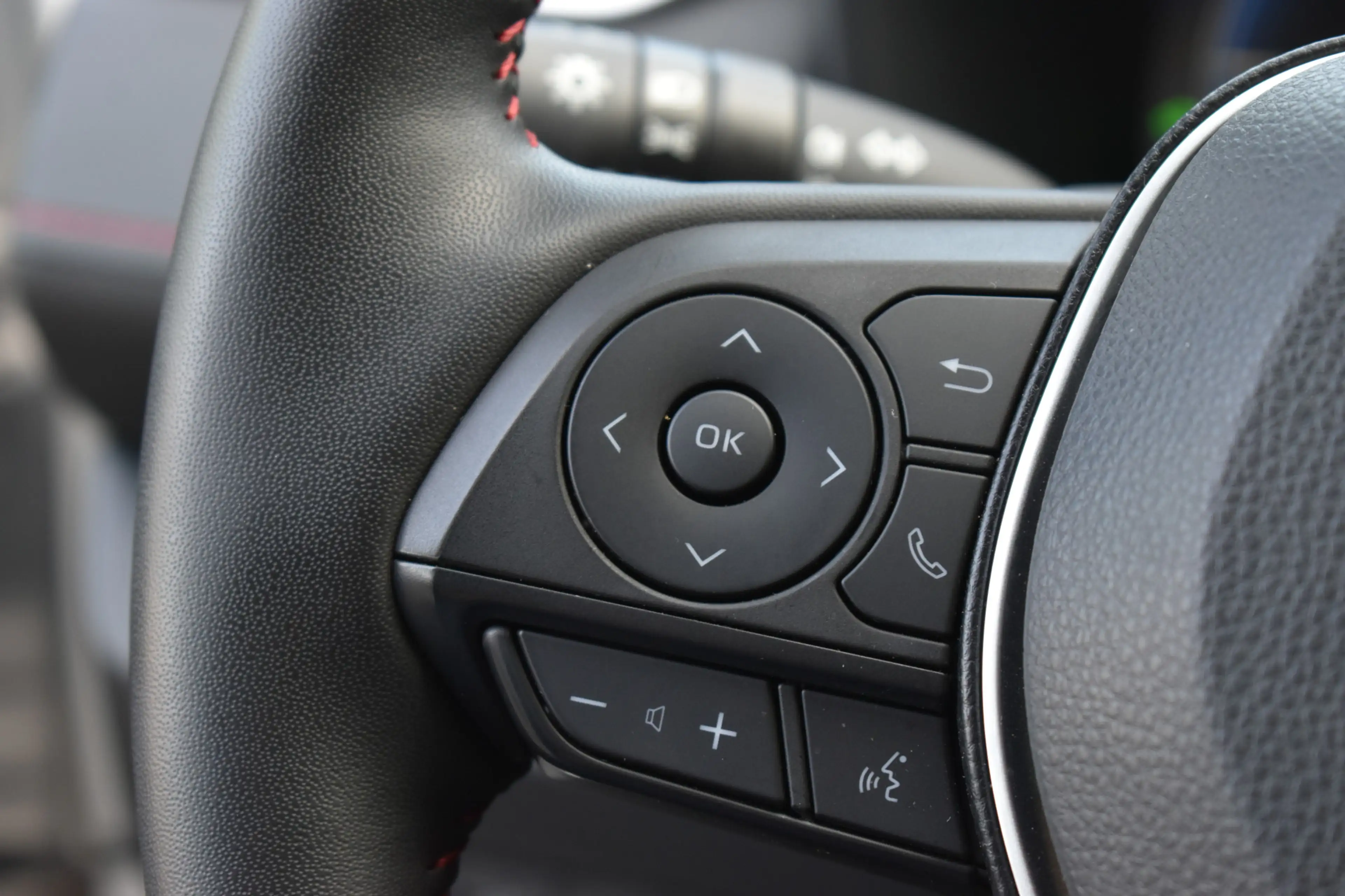 Toyota RAV 4 (Suzuki) 2.5 Plug-in Hybrid AWD Style Limited Auto — photo 6