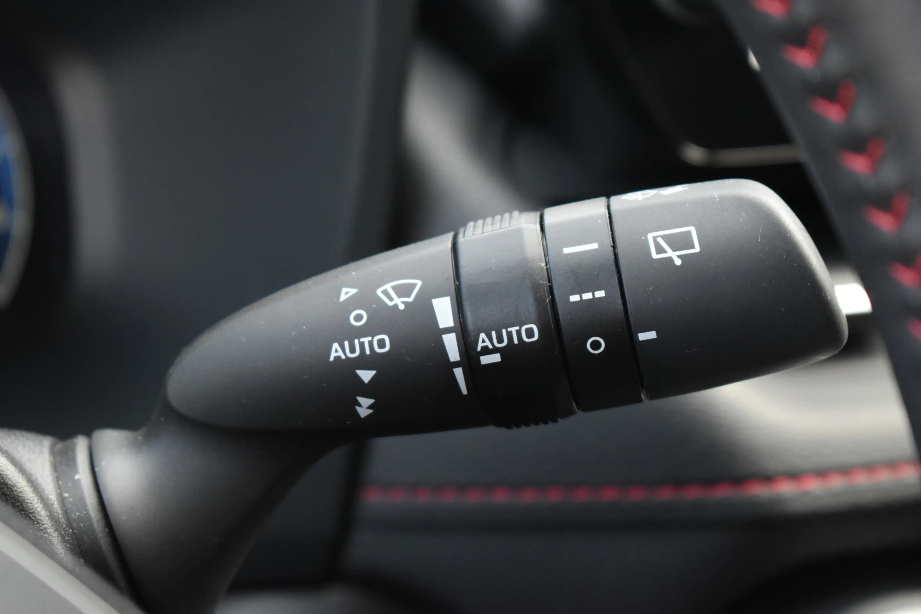 Toyota RAV 4 (Suzuki) 2.5 Plug-in Hybrid AWD Style Limited Auto — photo 12