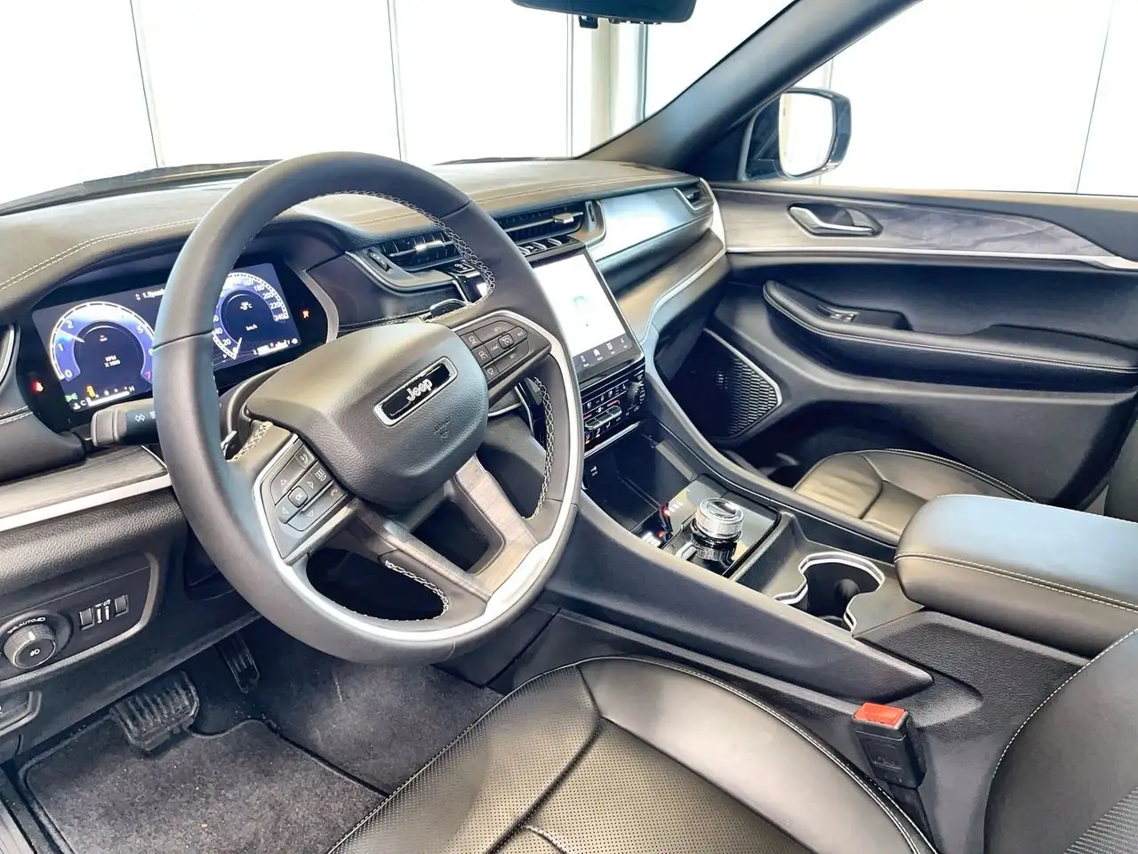 Jeep Grand Cherokee снимка Jeep Grand Cherokee