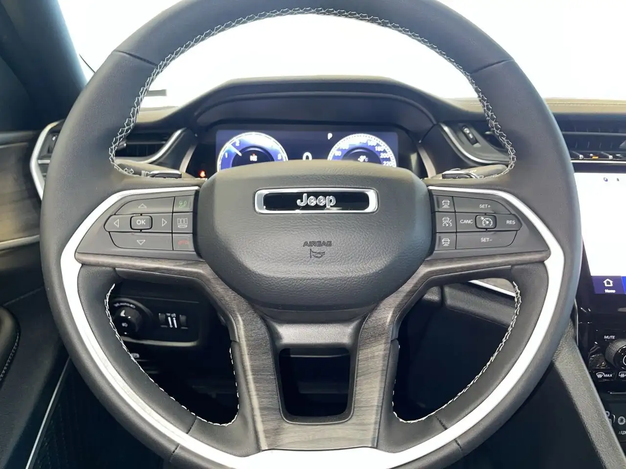Jeep Grand Cherokee снимка Jeep Grand Cherokee