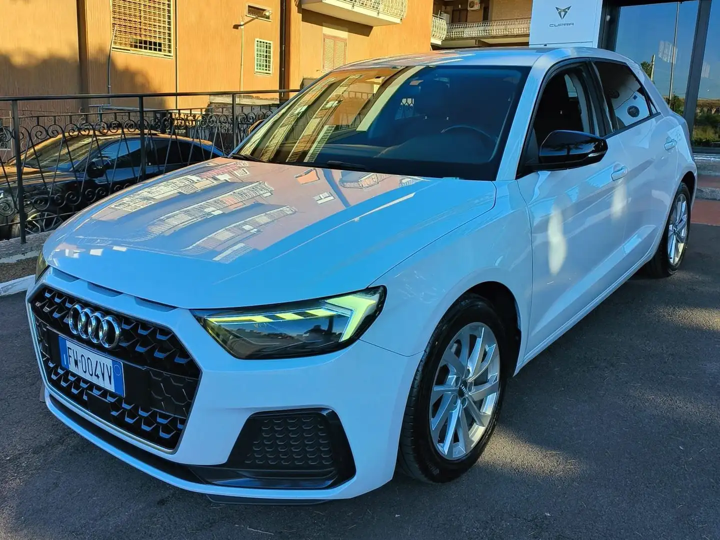 Audi A1 Sportback 1.0 tfsi ultra Sport 95cv s-tronic Blanc - 2