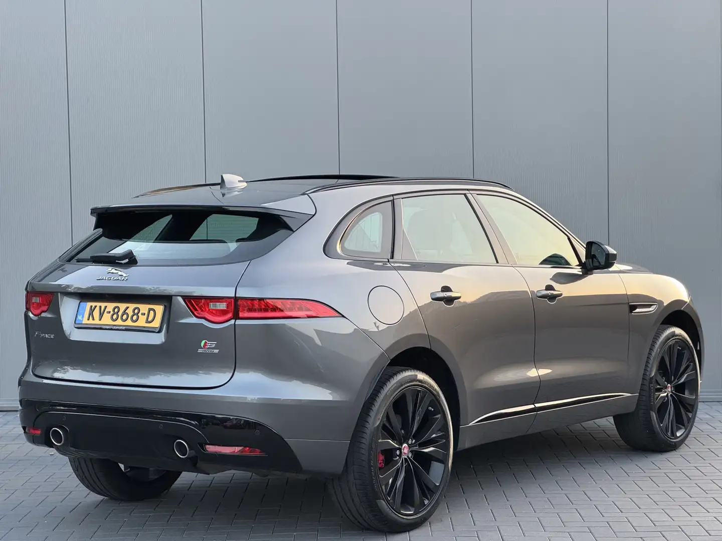 Jaguar F-Pace 3.0 S AWD 30d | Panorama | 22" | Apple CarPlay | M Grijs - 2
