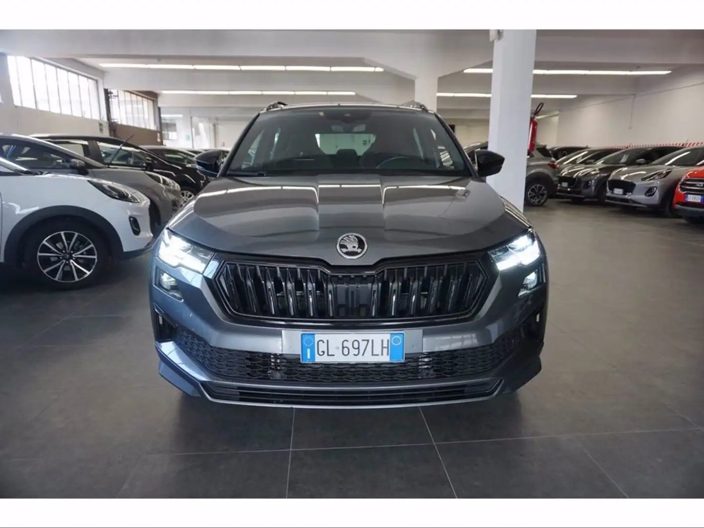 Skoda Karoq 1.5 TSI ACT DSG SportLine Gris - 2