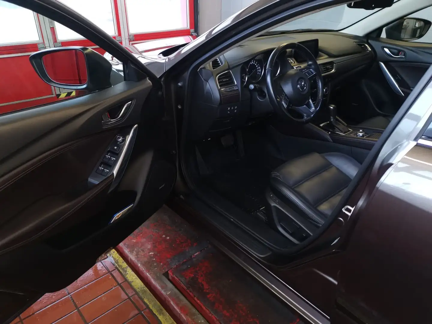 Mazda 6 Sport Combi CD175 Revolution Top Aut. Grau - 2