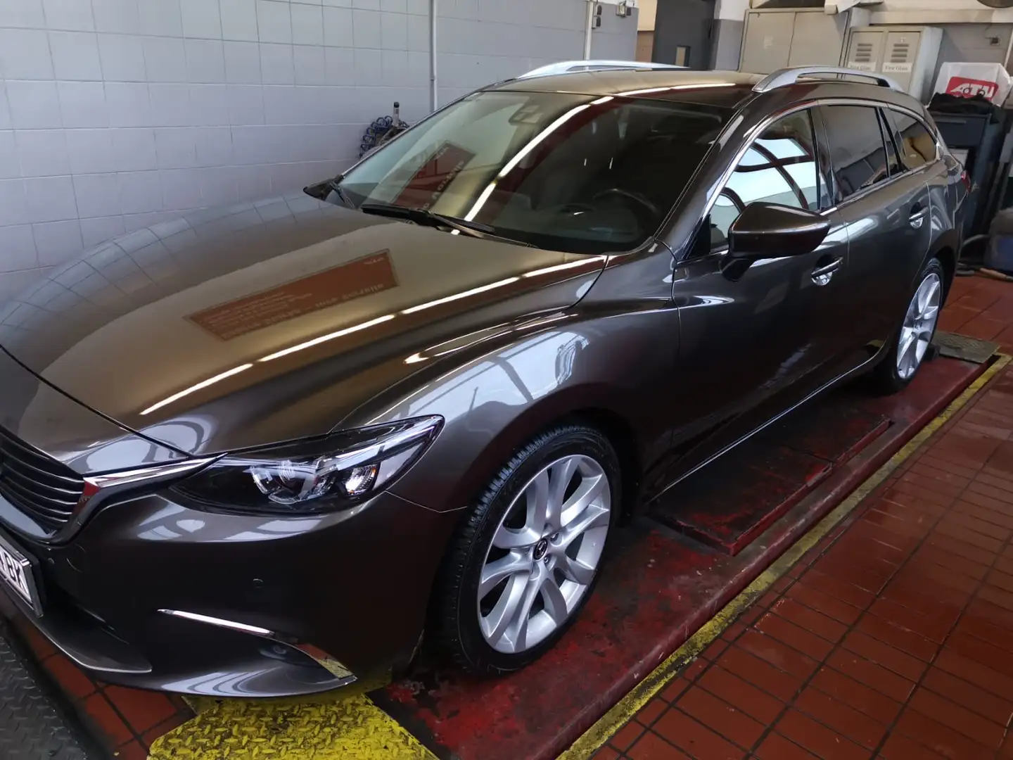 Mazda 6 Sport Combi CD175 Revolution Top Aut. Grau - 1