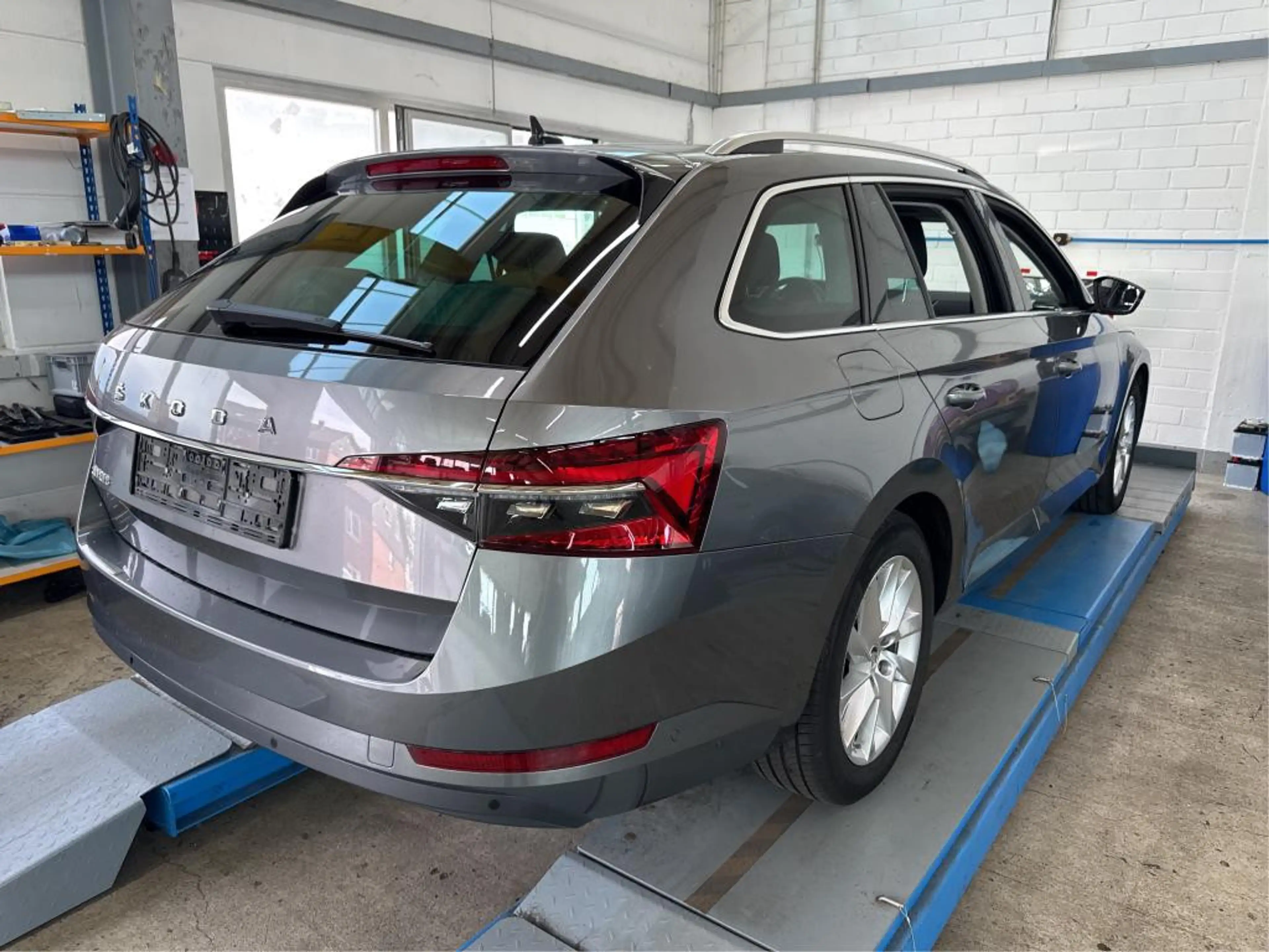 Skoda Superb Combi 2.0 TDI Style MATRIX-LED KAMERA — photo 4