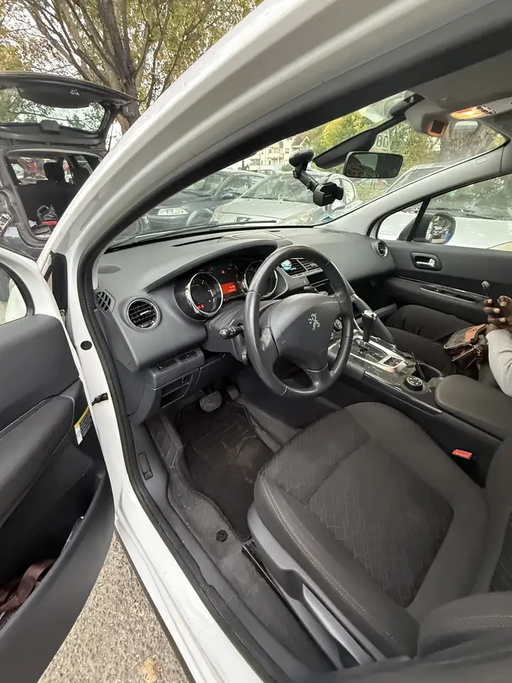 Peugeot 3008 1.6 e-HDi 115ch FAP ETG6 BLUE LION Activ