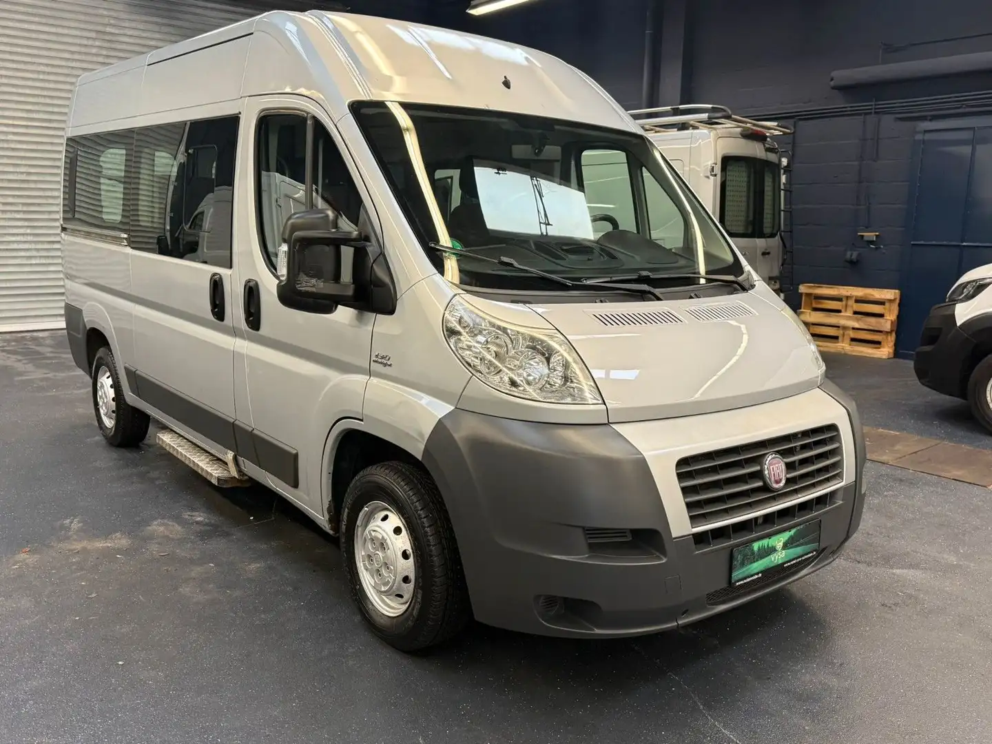 Fiat Ducato Shuttle 7 Sitze Klima Rampe Silber - 2
