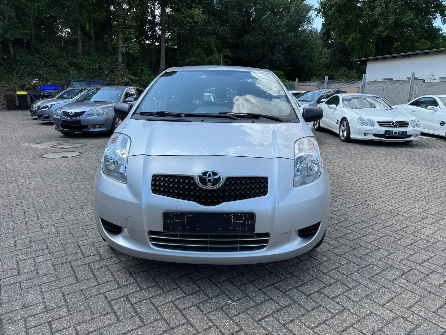 Toyota Yaris Klima, Alufelgen, Elktr. Fensterheber… Grau - 2