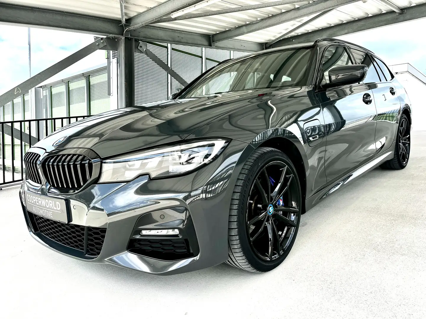 BMW 330 330e XDrive | M-Sport | High Exec. Gris - 2