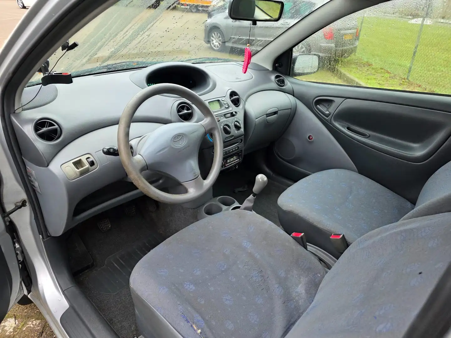 Toyota Yaris 1.0-16V VVT-i YORIN *apk12-2026* Grau - 2