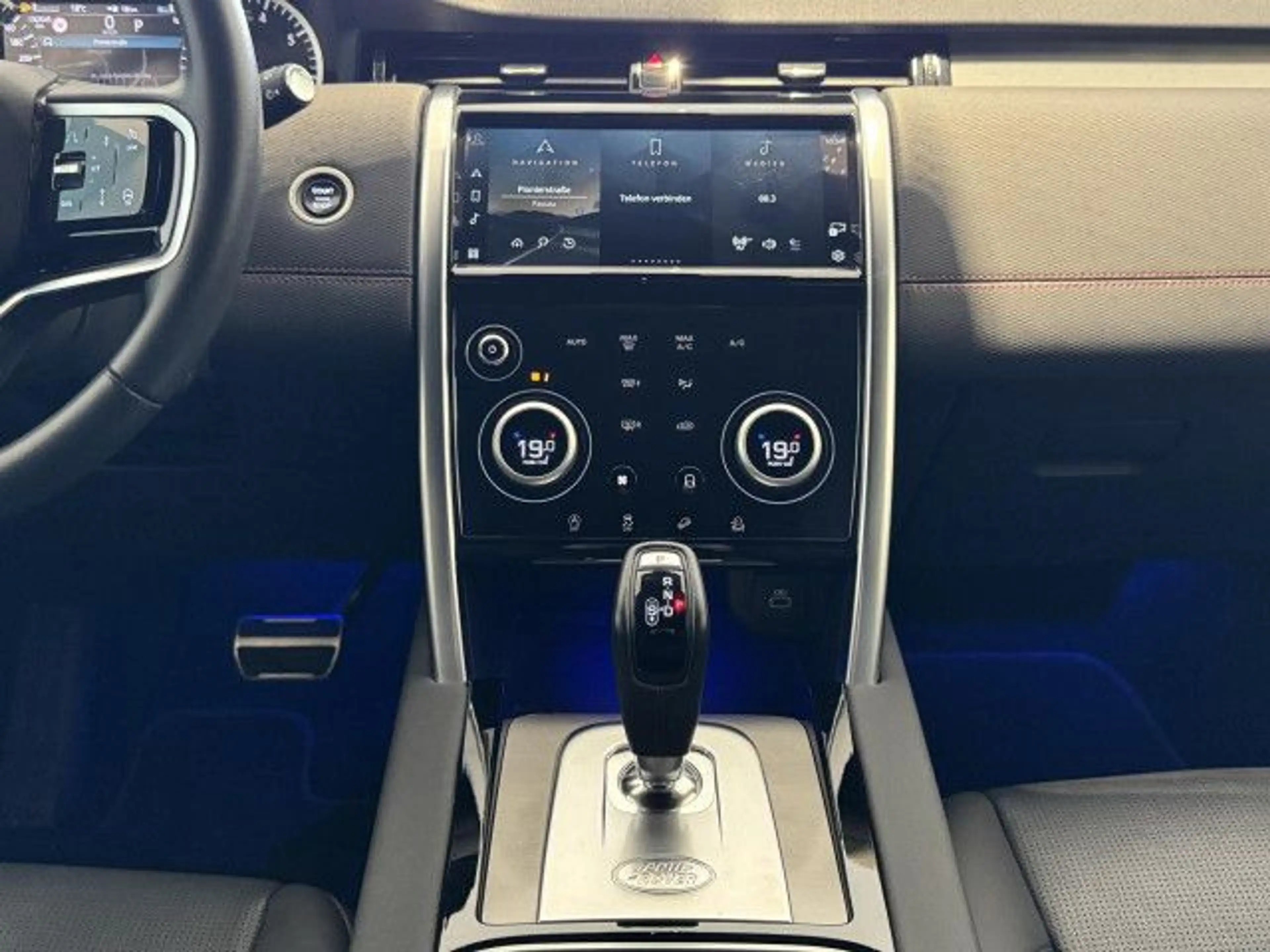 Land Rover Discovery Sport P250 R-Dyn SE AHK HUD Winter Paket — photo 9
