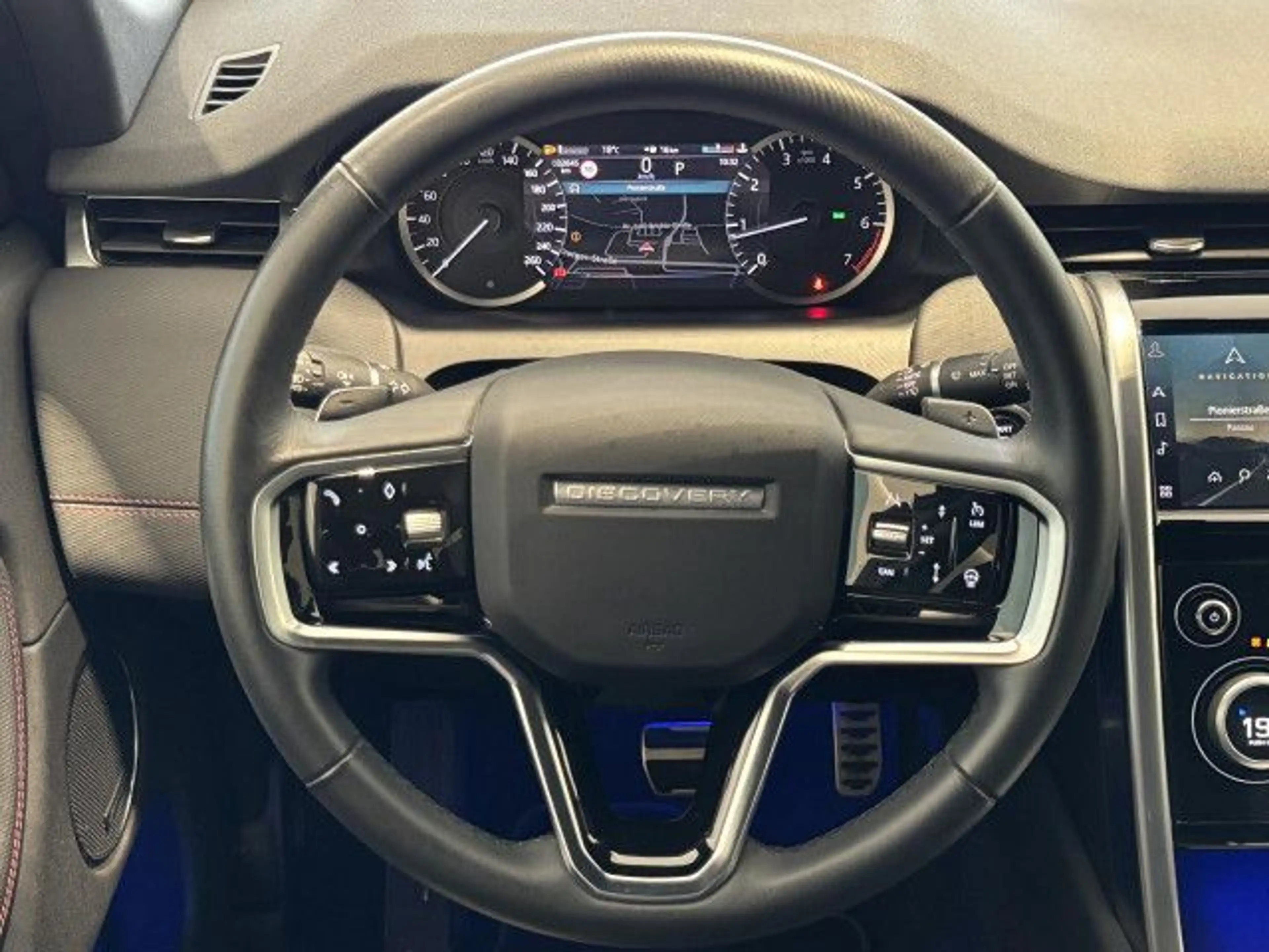 Land Rover Discovery Sport P250 R-Dyn SE AHK HUD Winter Paket — photo 10