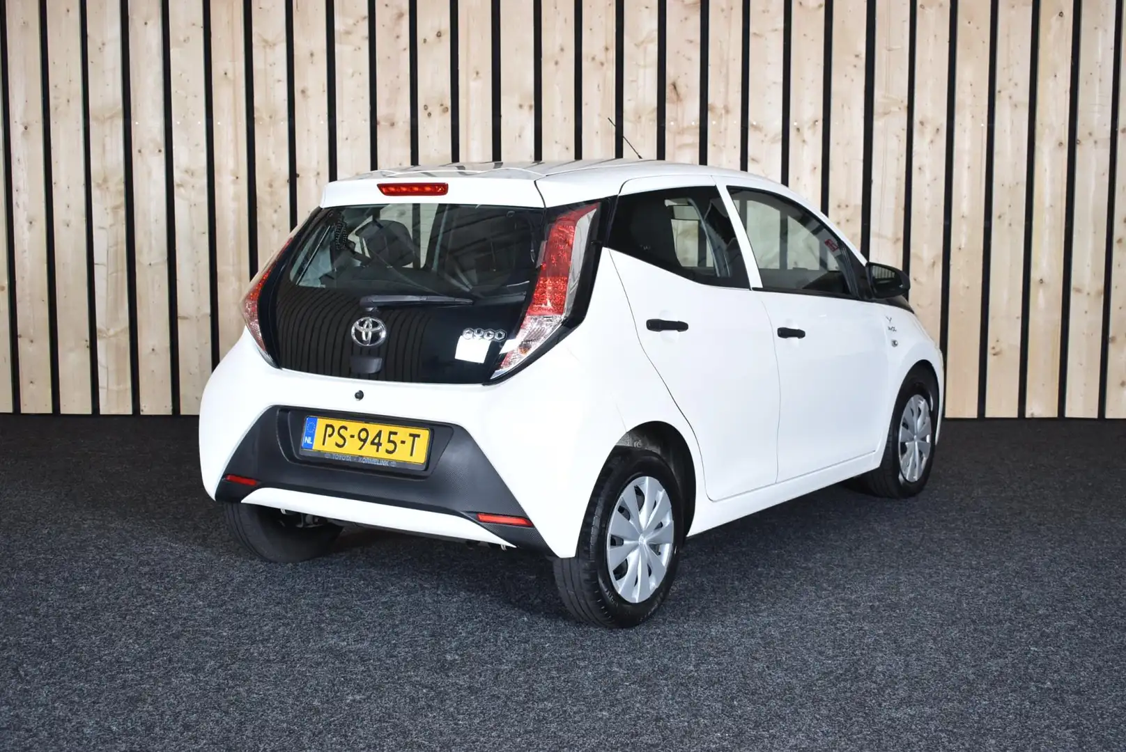 Toyota Aygo 1.0 VVT-i x-fun 97dkm Airco Cruise Dealerauto Zuin Blanco - 2