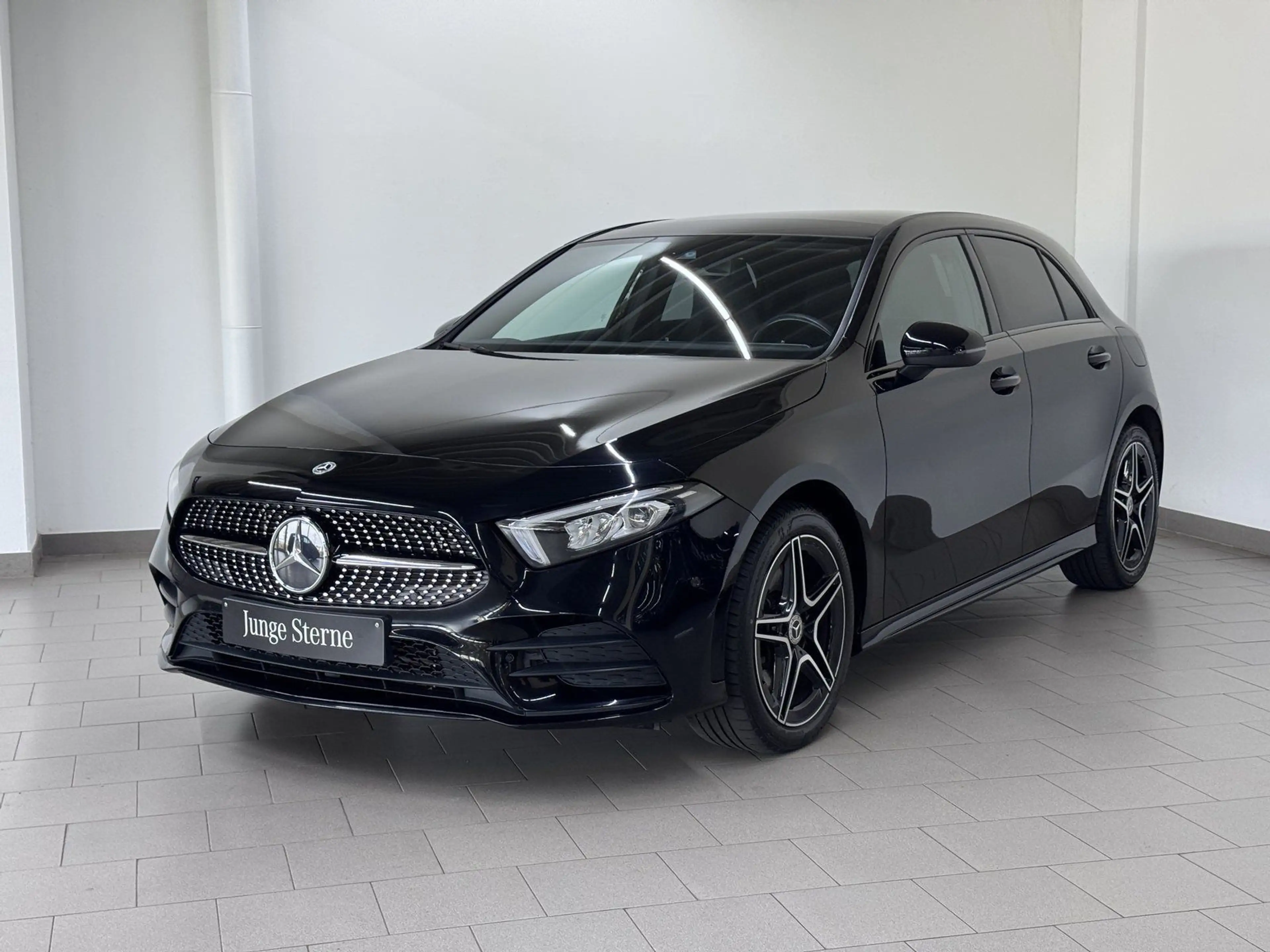 Mercedes-Benz A 250 e AMG+NIGHT+PANO+AHK+LED+KAMERA+AMBIENTE — photo 6