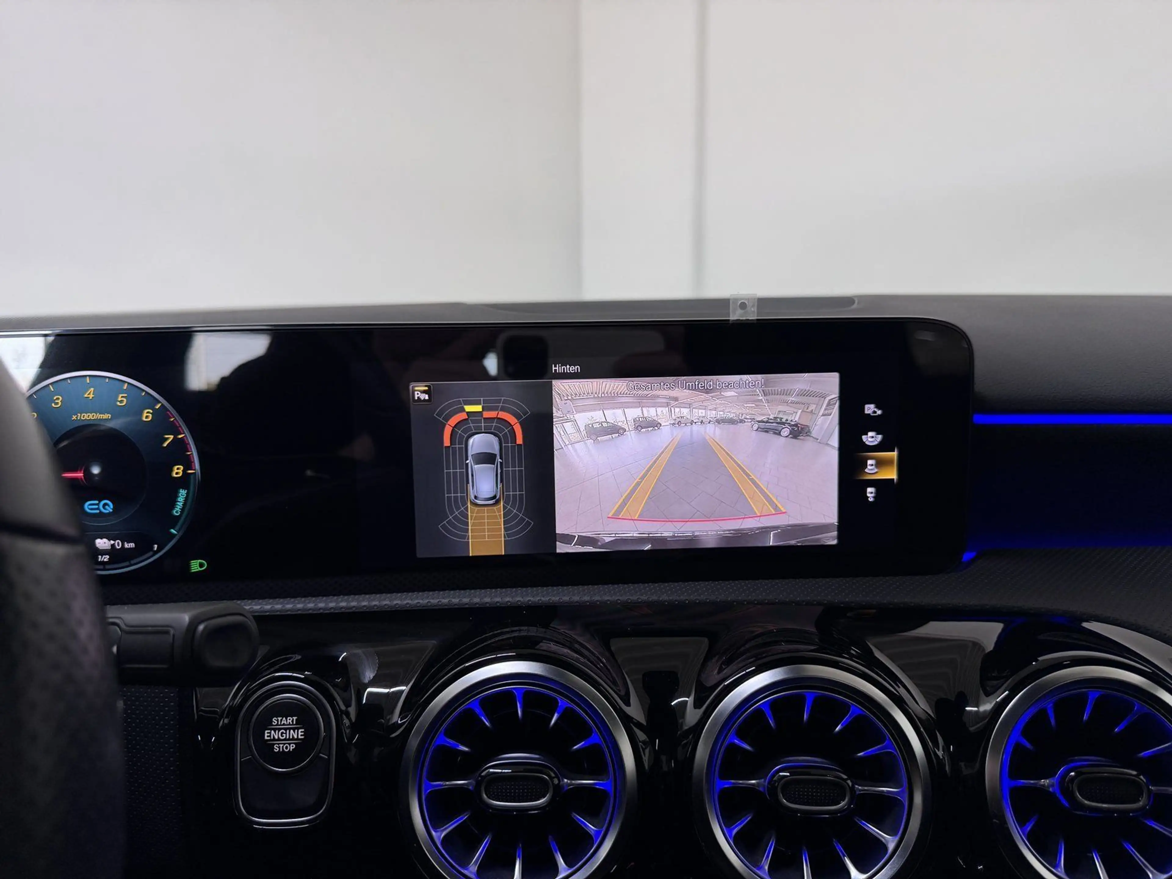 Mercedes-Benz A 250 e AMG+NIGHT+PANO+AHK+LED+KAMERA+AMBIENTE — photo 11