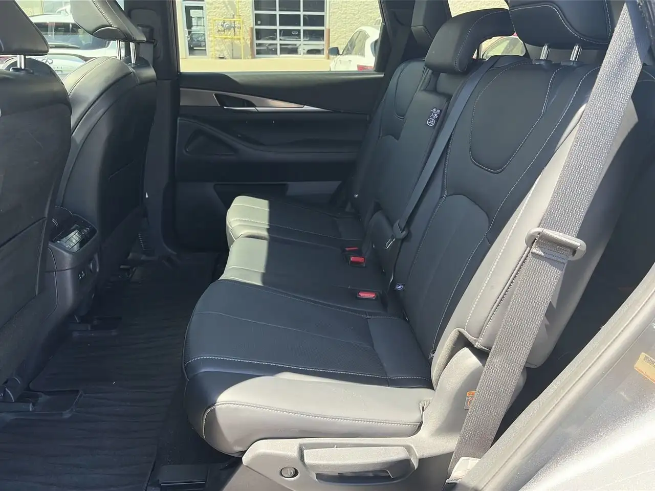 Infiniti QX60 снимка Infiniti QX60