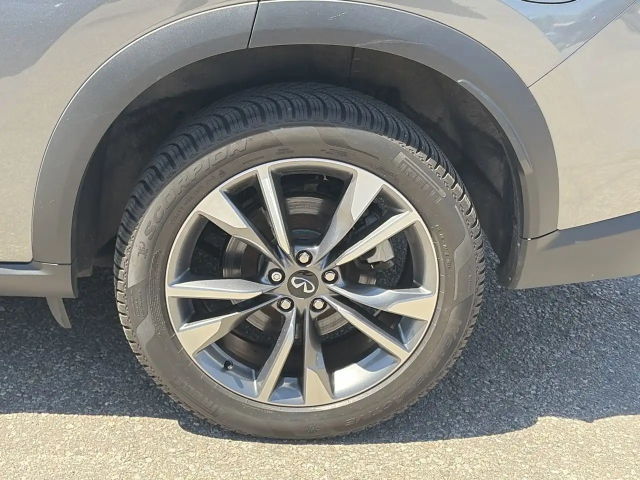 Infiniti QX60 снимка Infiniti QX60
