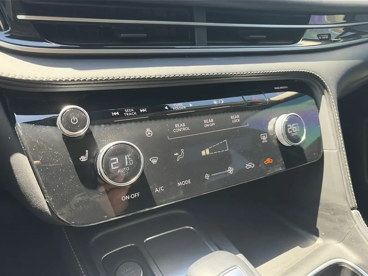 Infiniti QX60 снимка Infiniti QX60