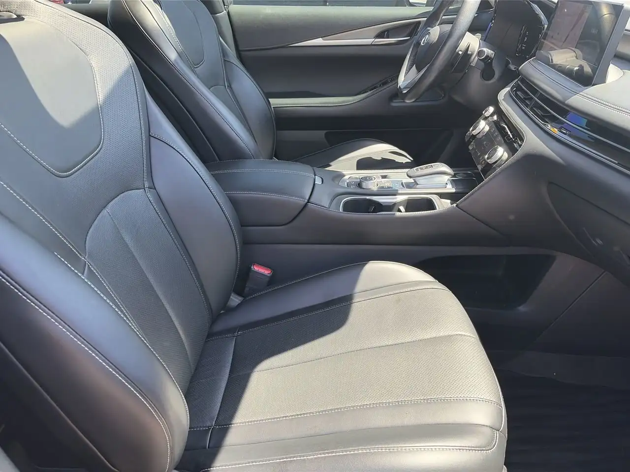 Infiniti QX60 снимка Infiniti QX60