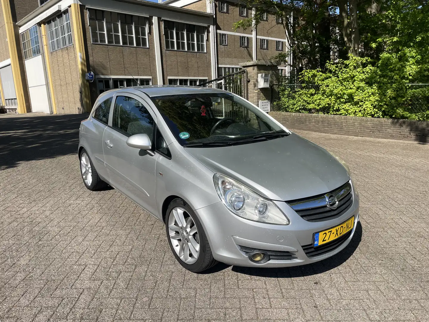 Opel Corsa 1.2-16V Enjoy Grijs - 1