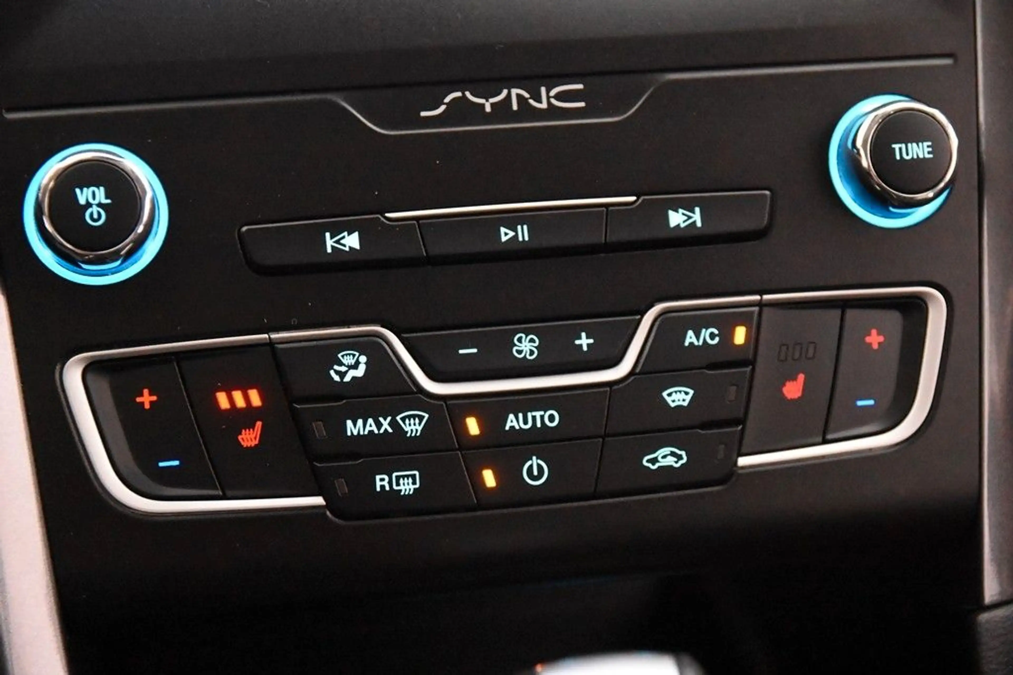 Ford Mondeo Turnier 2.0 Hybrid *1.Hand*4xSHZ*Navi*AHK — photo 14