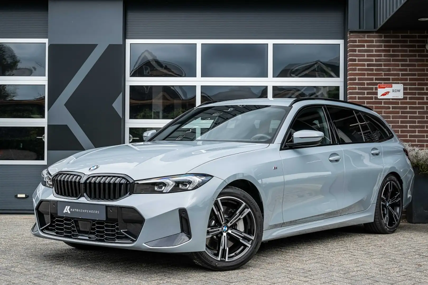 BMW 330 3-serie 330i xDrive M Sport | Laatste facelift | S Gris - 1