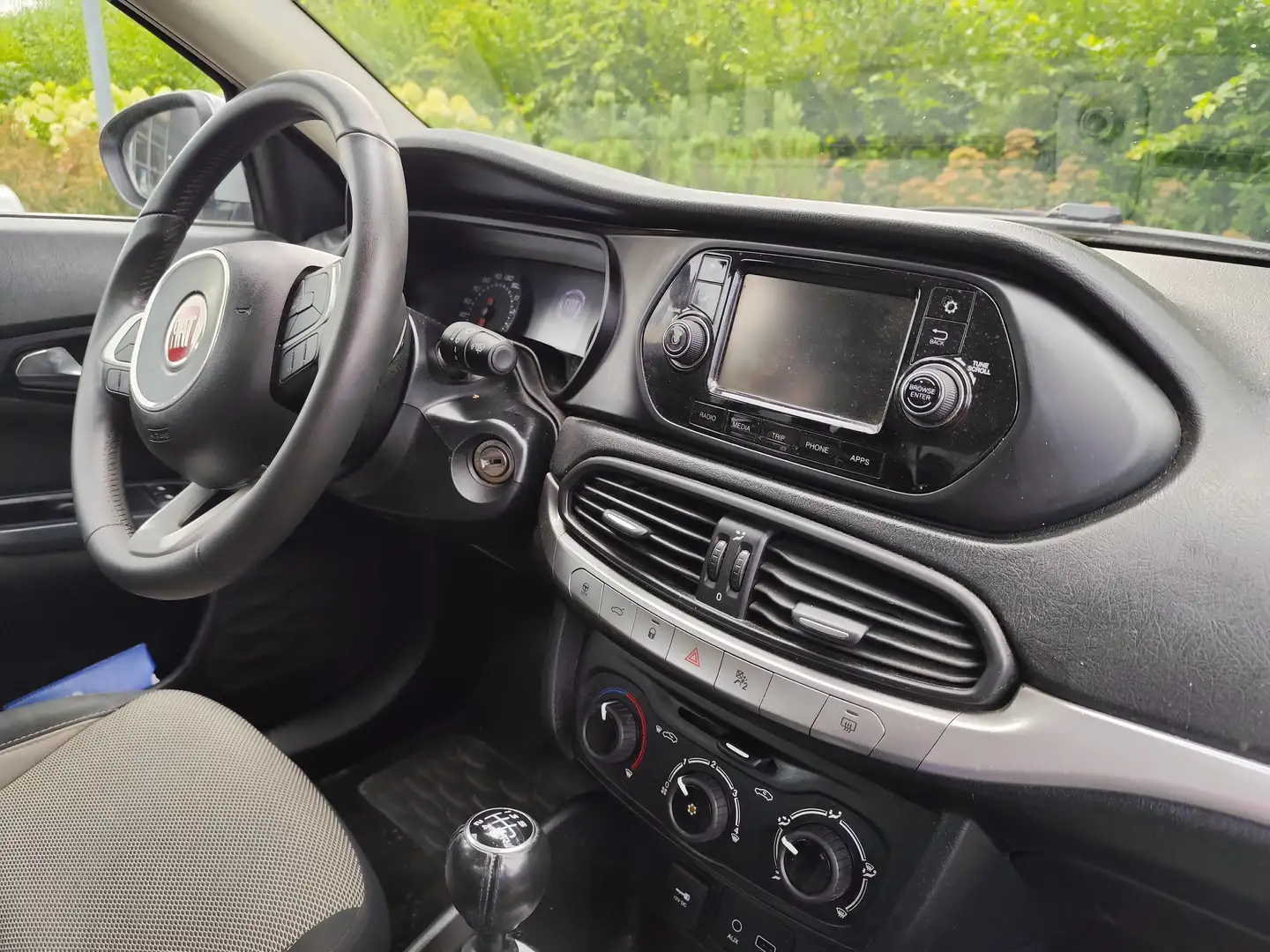 Fiat Tipo Tipo 1.4i Easy Srebrny - 1