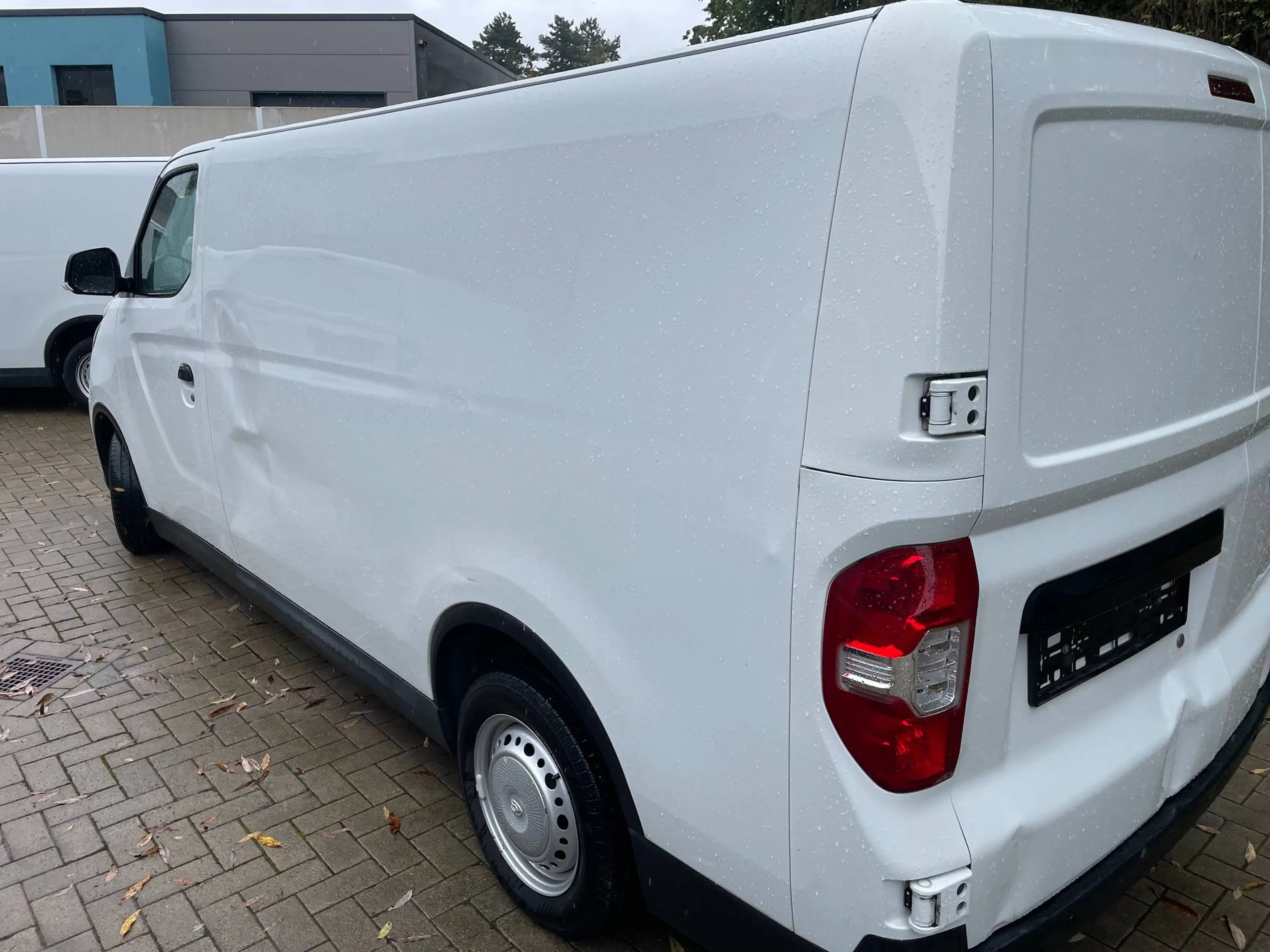 Maxus eDeliver 3 Elektro Transporter — photo 6