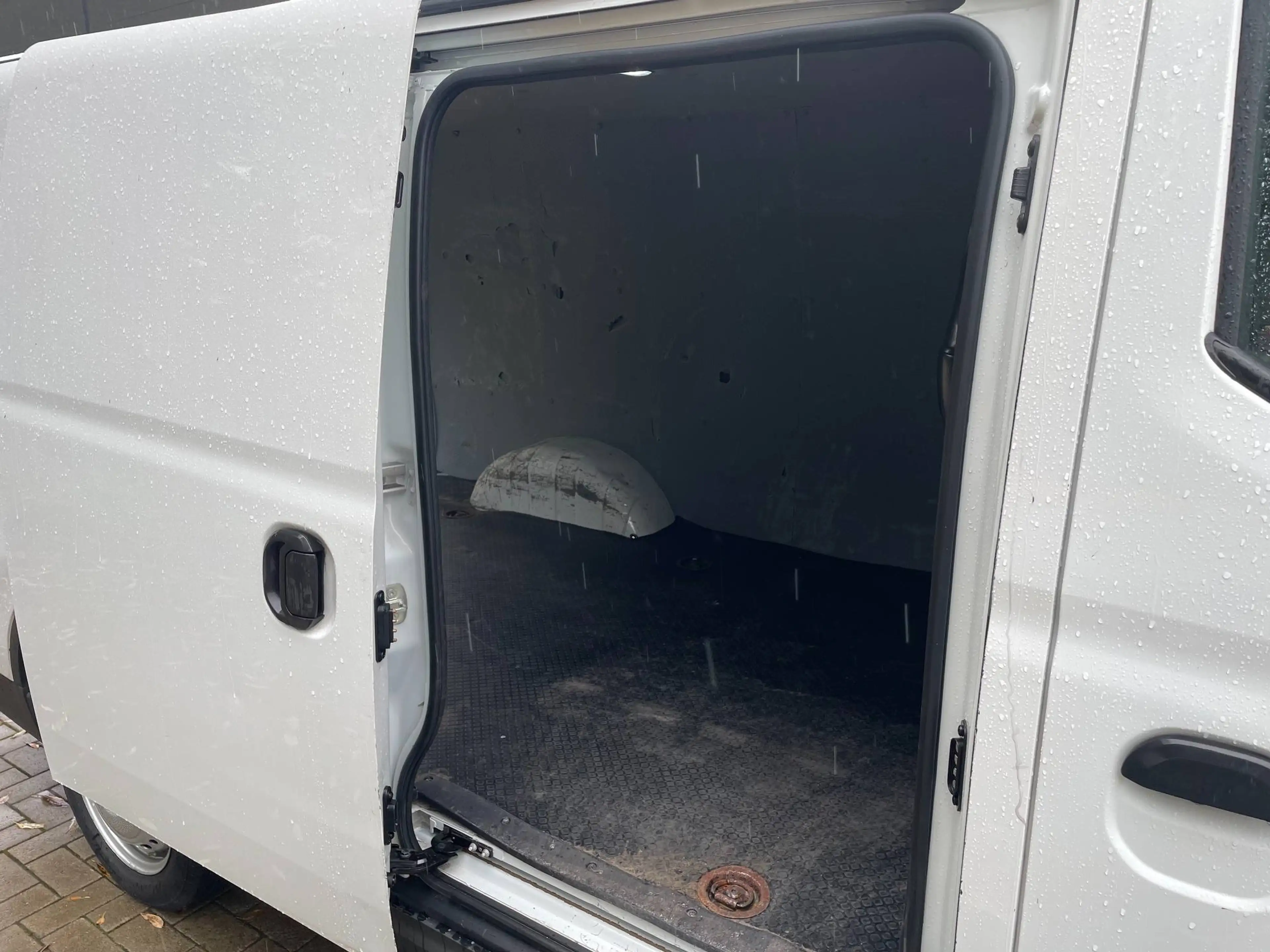 Maxus eDeliver 3 Elektro Transporter — photo 10