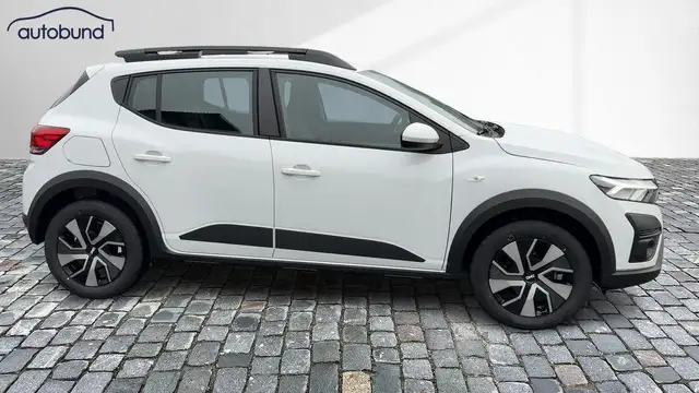 Dacia Sandero view 4