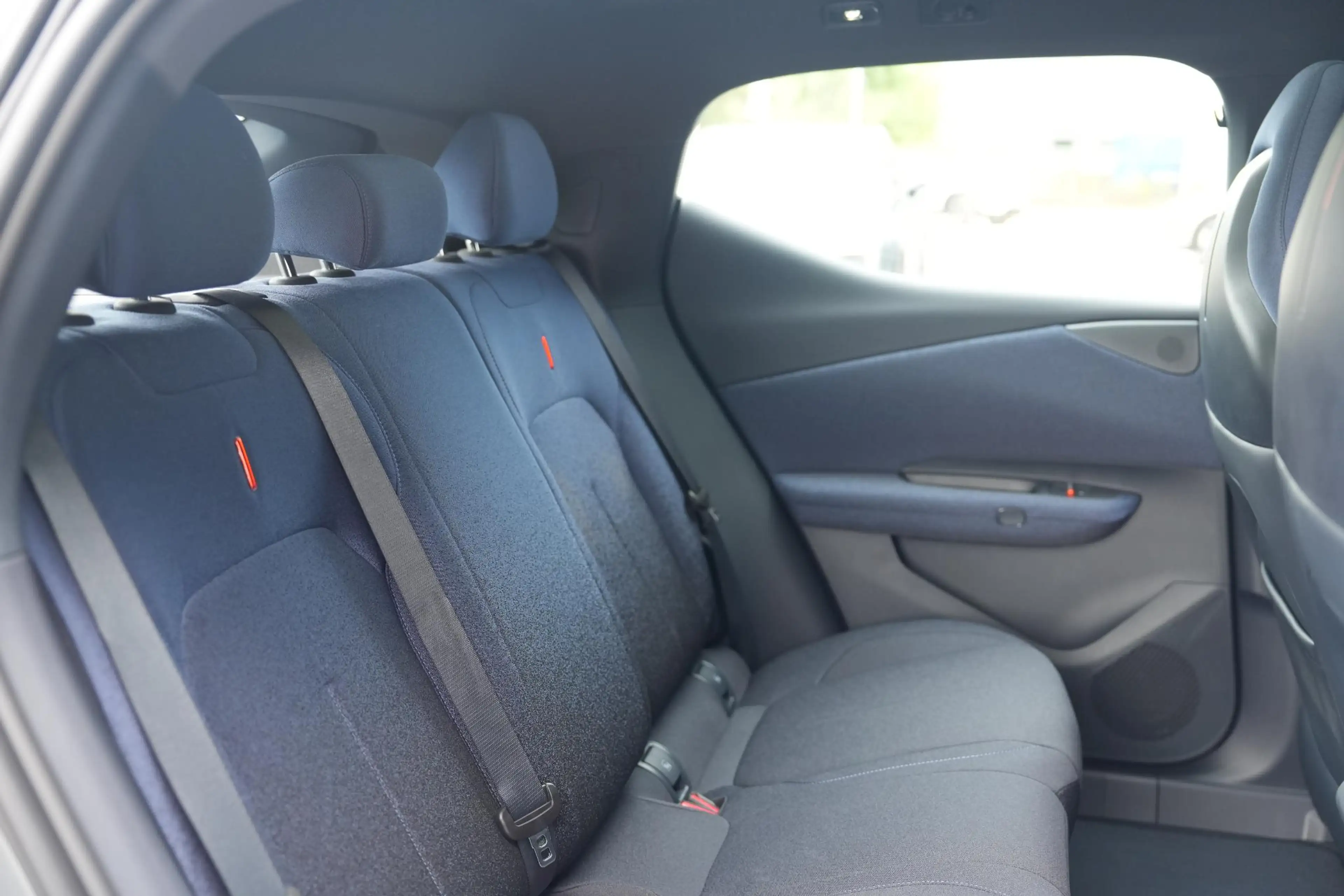 Lynk & Co 02 Core 66 kWh | 1600KG Trekgewicht | Stoelverwarming — photo 4