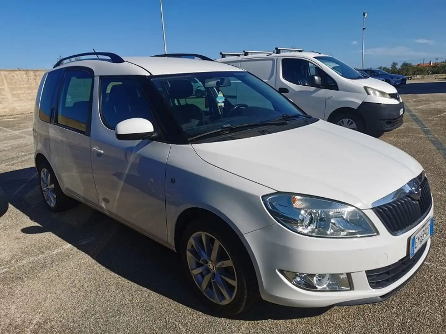 Skoda Roomster 1.6 tdi Ambition 90cv Blanc - 1
