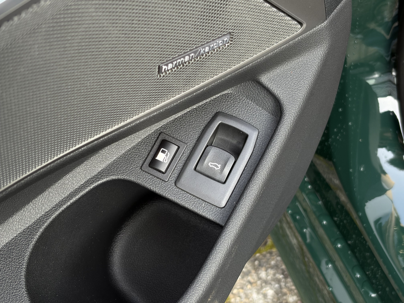 BMW 330 3-serie Touring 330e | M-Pro | Special Req. Britis — photo 12